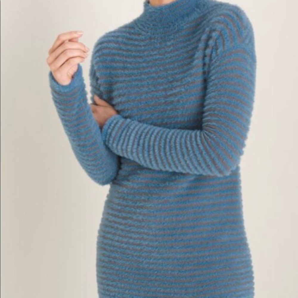 NWOT CHICOS Size 2 Zenergy Striped Mock-Neck Pullover